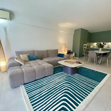 - Magnifique 4 Pieces Terrasse Au Calme A Deux Pas De La Rue D'antibes *